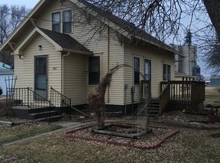 204 E 1st St, Marion, SD 57043