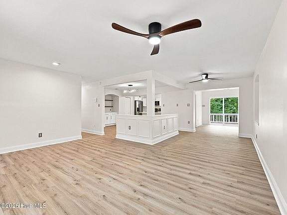 4th image of 639 W Shore Drive