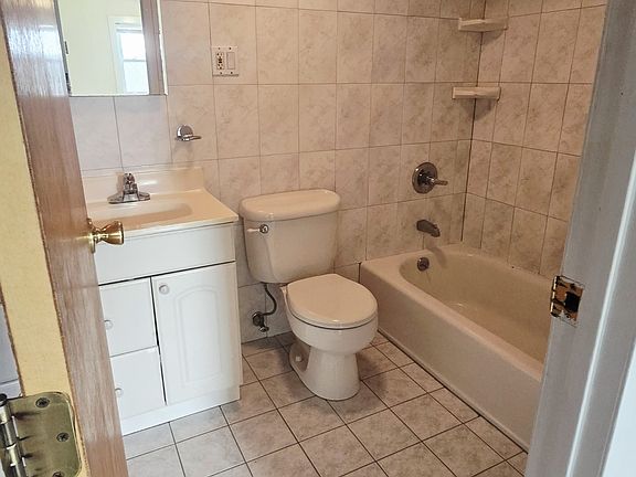 4th image of 15512 Locke Ave #1A