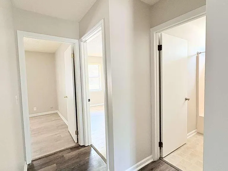 142 Woodvalley Ct — Photo 34