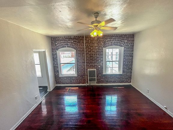 3rd image of 746 S Normandie Ave #0B-1Ba-450Sqft