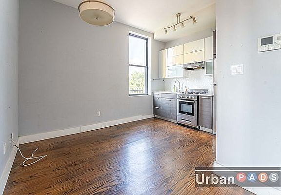 2nd image of 156 Quincy St #4L