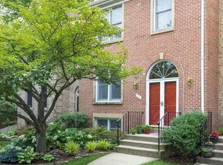 409 Council Dr NE, Vienna, VA 22180