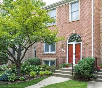 409 Council Dr NE, Vienna, VA, 22180