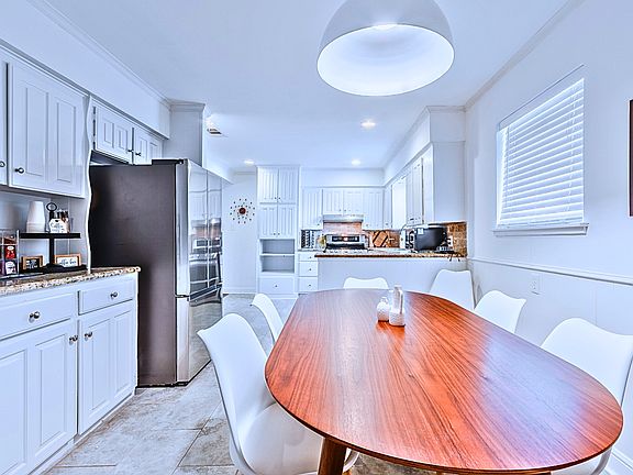 3rd image of 801 Canadian Cir