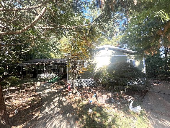2nd image of 6729 Cottonwood St NE