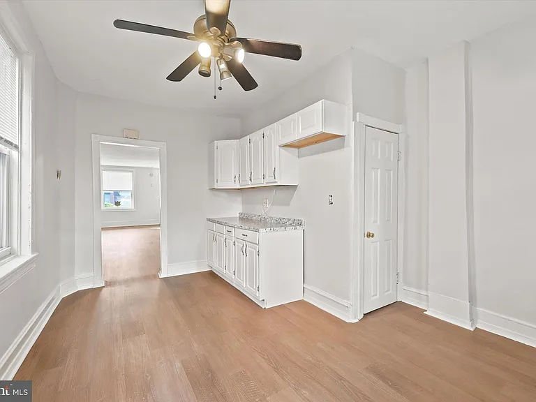 529 N Clayton St — Photo 7