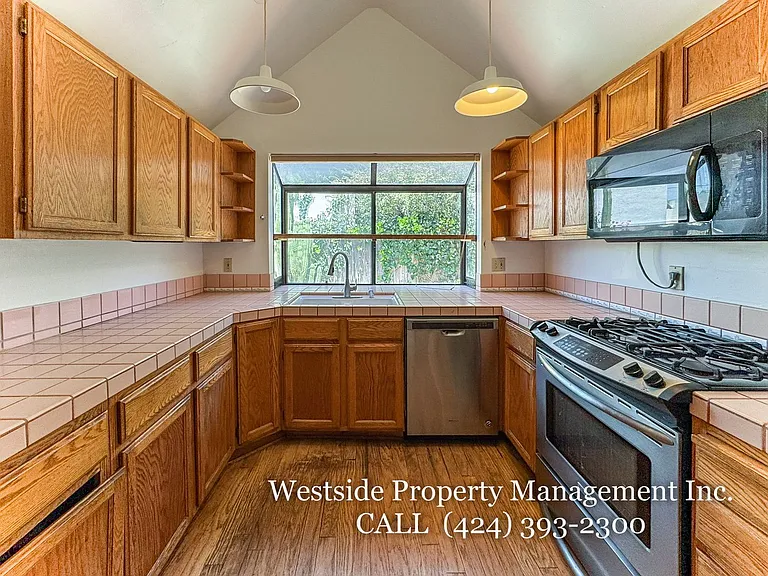 3124 Veteran Ave — Photo 9