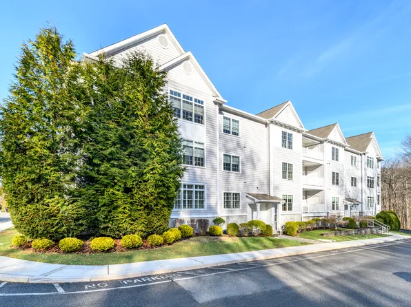 113 Still Water Circle #113, Brookfield, CT 06804