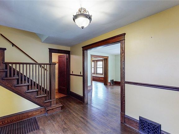 5th image of 110 Woodrow Ave