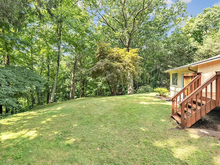 21 Old Redding Rd — Photo 40