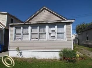 2411 Chestnut St, Port Huron, MI 48060
