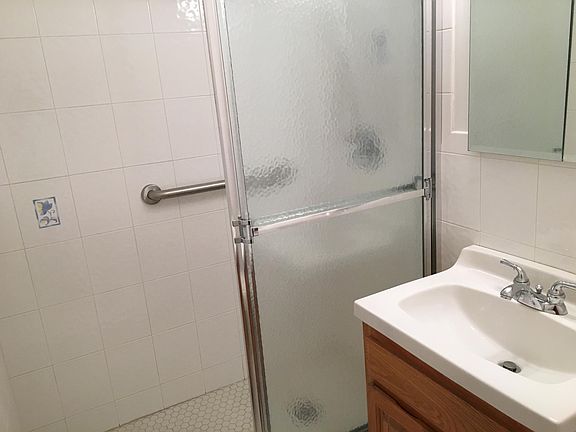 3rd image of 1 Consulate Dr APT 1B
