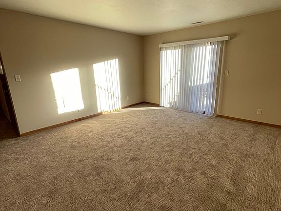 5th image of 5011 Emerald Dr #1