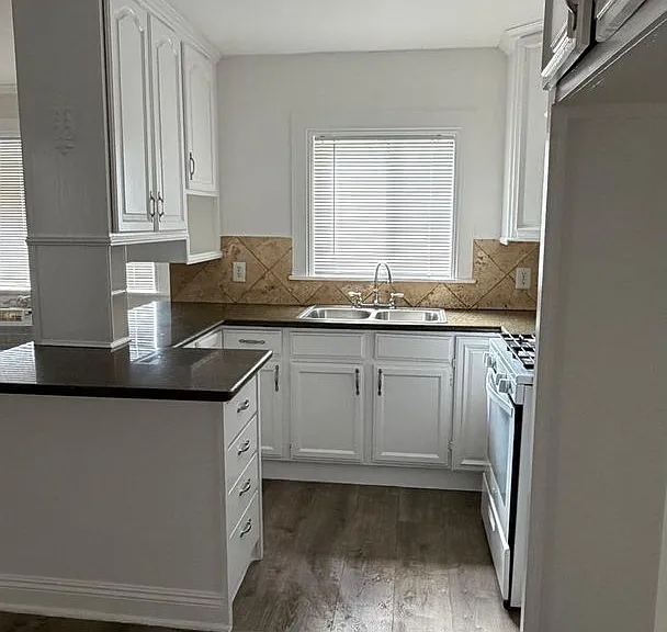 7305 Kester Ave — Photo 11