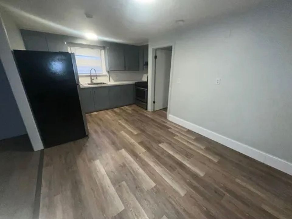 2nd image of 463 Woonasquatucket Ave APT 7