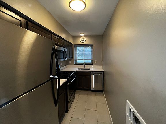 4th image of 2229 Victory Pkwy APT F5