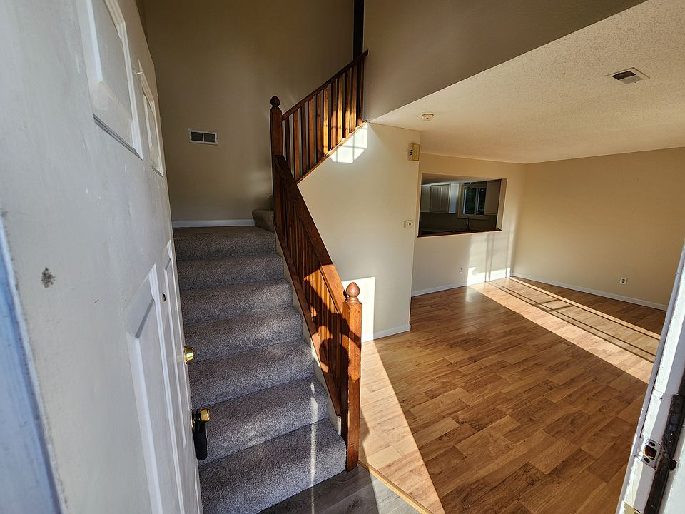 Foyer & Family room