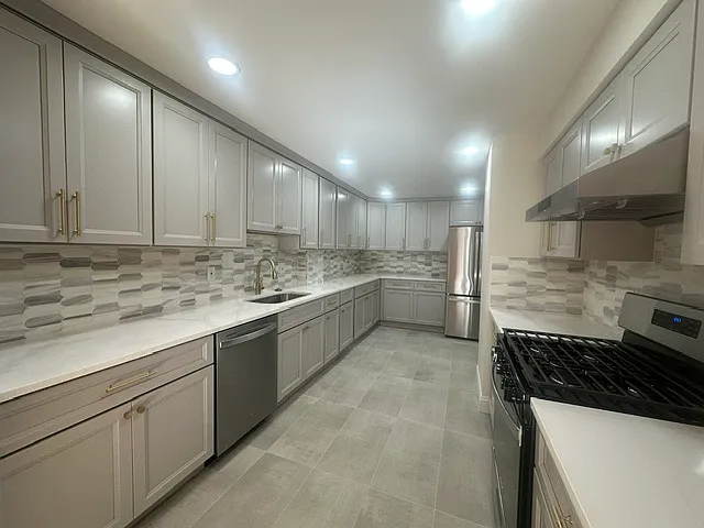 1954 Hopewood Dr — Photo 3