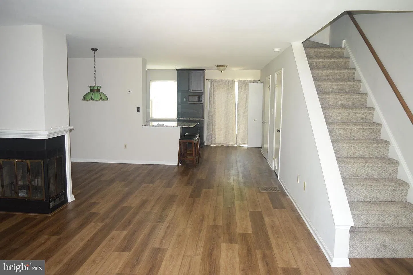 3 bed, 2.5 bath, 2028 sqft, $2,950 — Photo 2