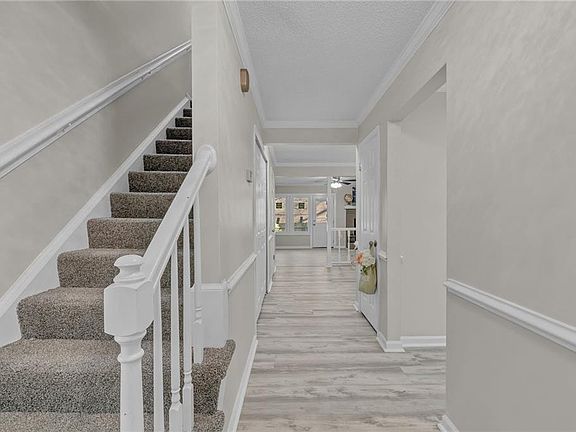 3rd image of 3217 Radcliffe Ln