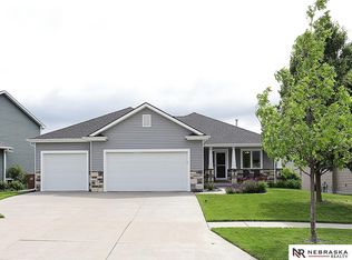 8300 Emery Ln, Lincoln, NE 68516