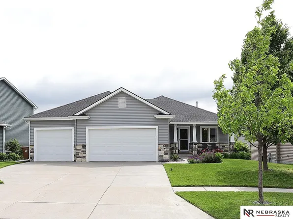 8300 Emery Ln, Lincoln, NE 68516