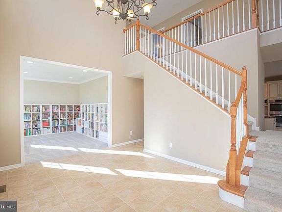 3rd image of 85 Rebecca Dr