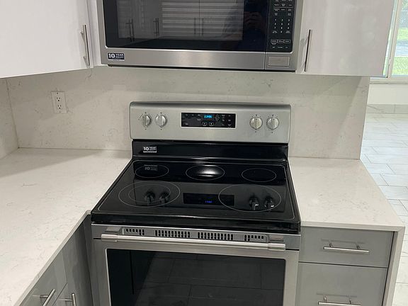 2nd image of 4655 SW 33rd Ave #2B