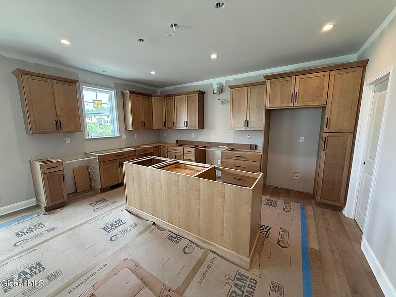 3rd image of 16 Magnolia Drive