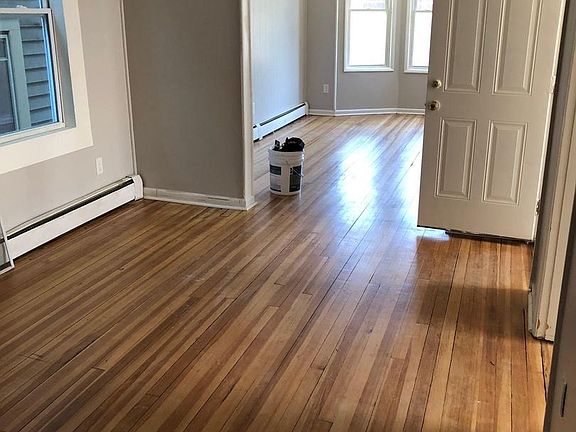 4th image of 456 Yates St #1