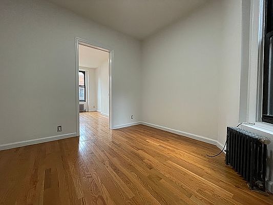 5th image of 321 E 93rd St APT 5W