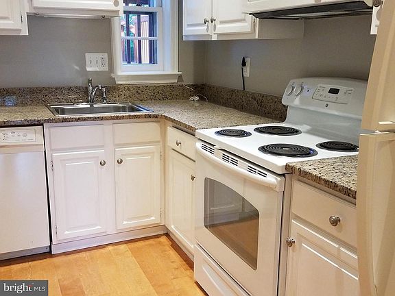 2nd image of 4882 Chevy Chase Dr #132