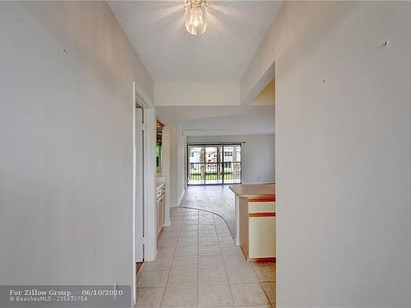 3rd image of 960 NW 45th St APT B8
