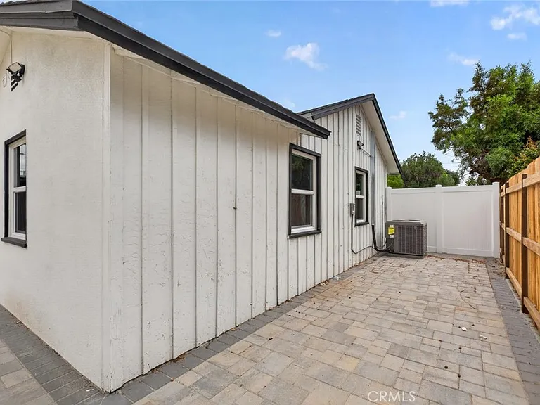 7359 Louise Ave — Photo 25