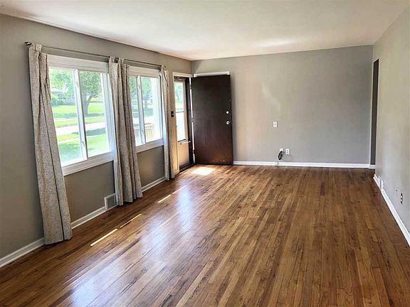 3rd image of 316 Fairview Blvd