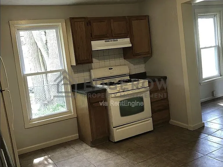 1105 Baxter St SE — Photo 6