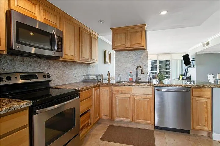 2 bed, 2.0 bath, 1425 sqft, $3,500 — Photo 3