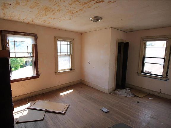 5th image of 3742 Indiana Ave