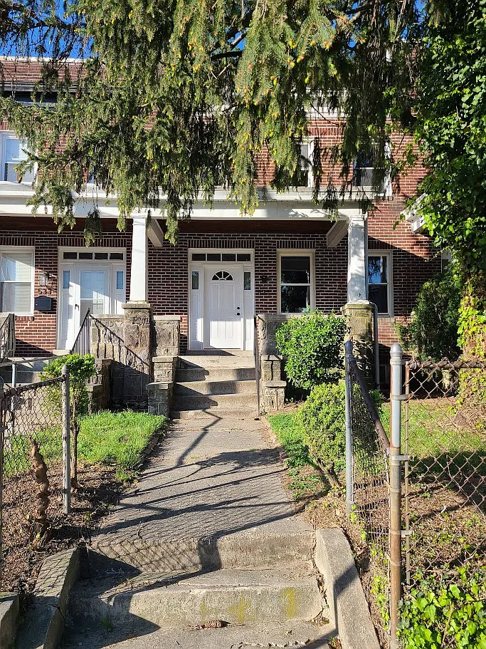 4 bed, 1300 sqft, $1,800 — Photo 1