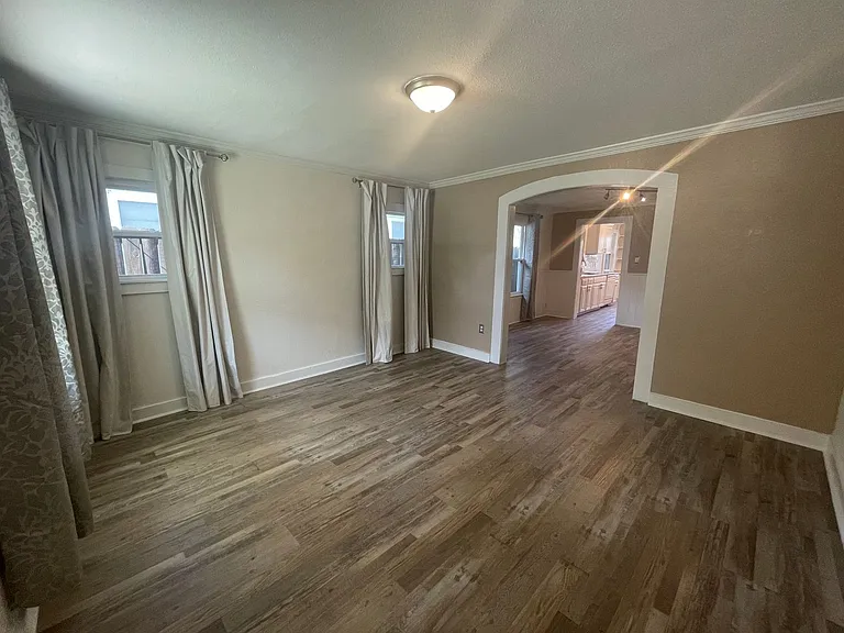3320 W 5th St — Photo 2
