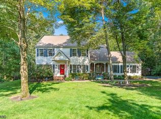 5 Farrington Ln, Randolph, NJ 07869
