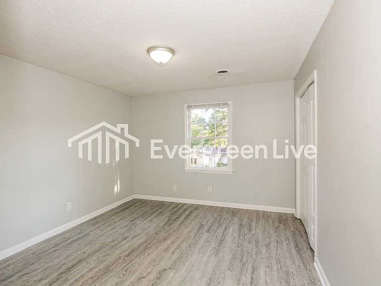 212 Kirkstone Rd — Photo 11