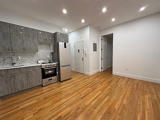 4th image of 754 Park Pl APT 6