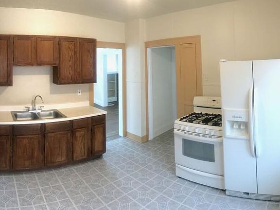 4th image of 13623 Maplerow Ave