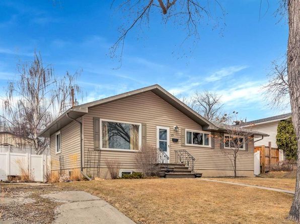 15 E Hartford Rd NW, Calgary, AB T2K 2A4