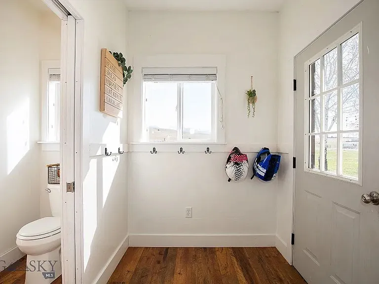 9150 Dry Creek Rd — Photo 1