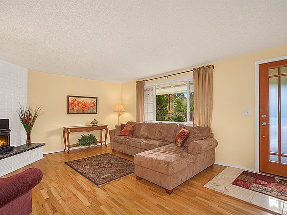 3rd image of 22232 SE 304th St