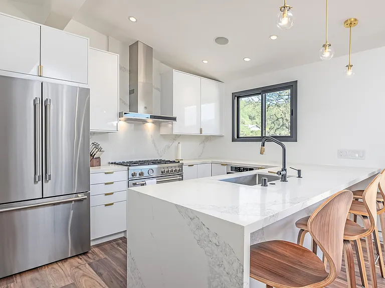 Los Robles Dr — Photo 11