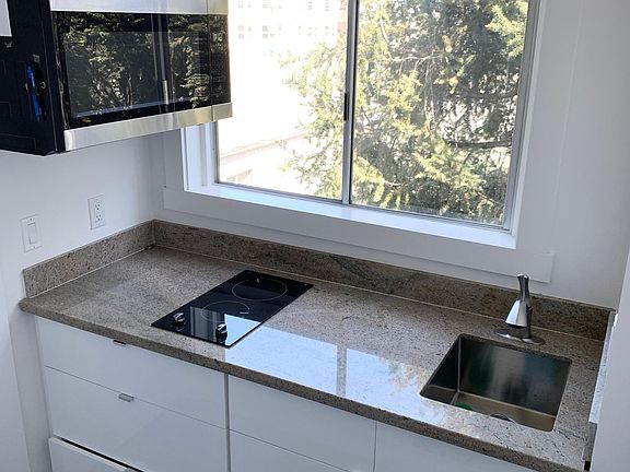 4th image of 2131 Grove St #5